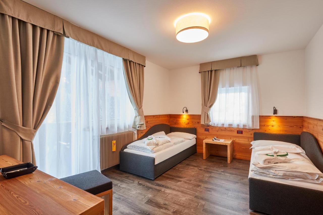 Hotel Astoria Canazei Buitenkant foto