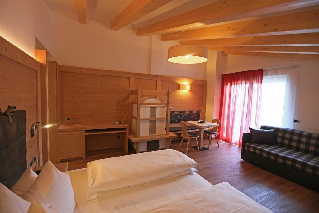 Hotel Astoria Canazei Buitenkant foto